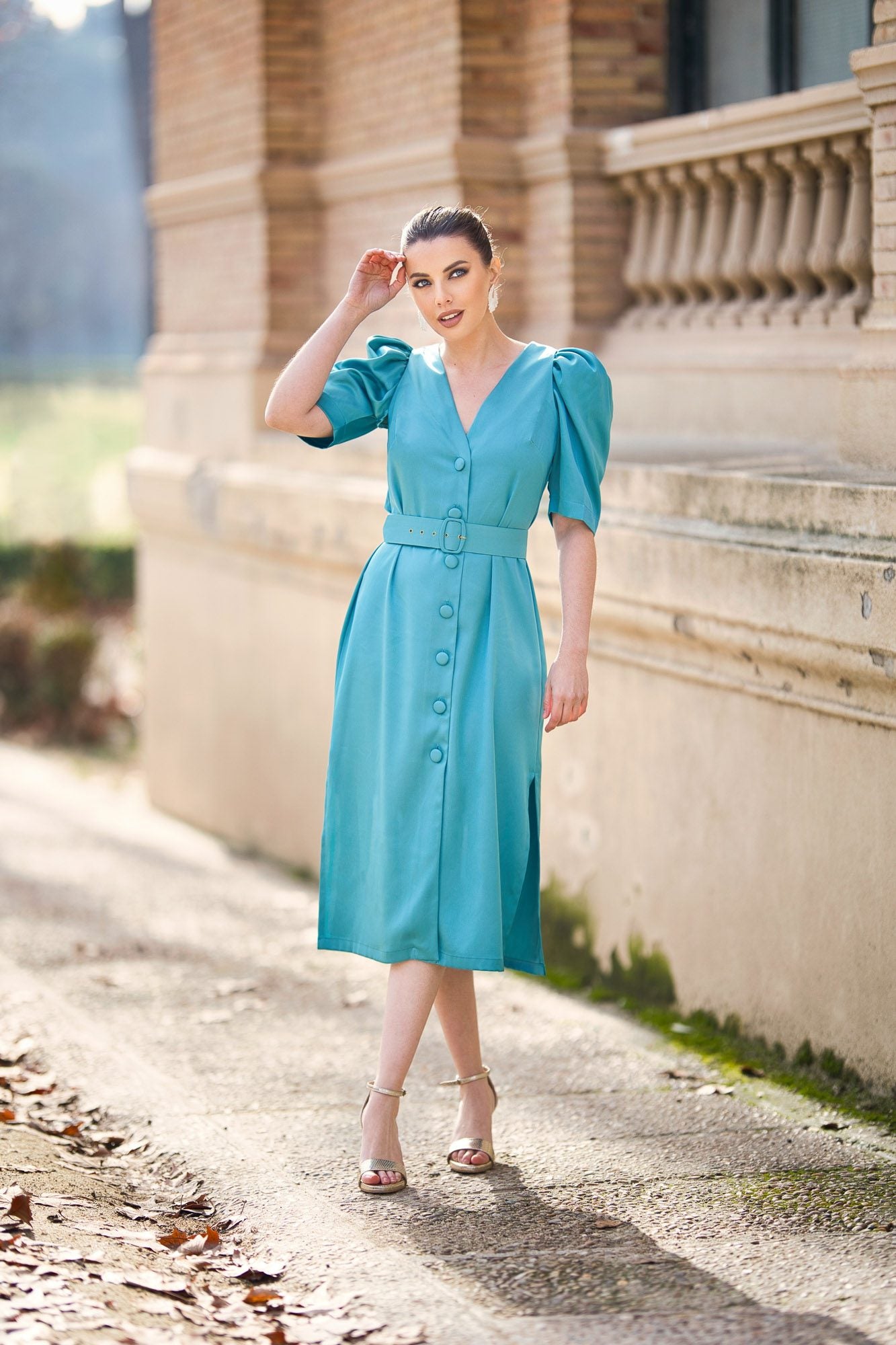 Vestido raso mangas desmontables turquesa