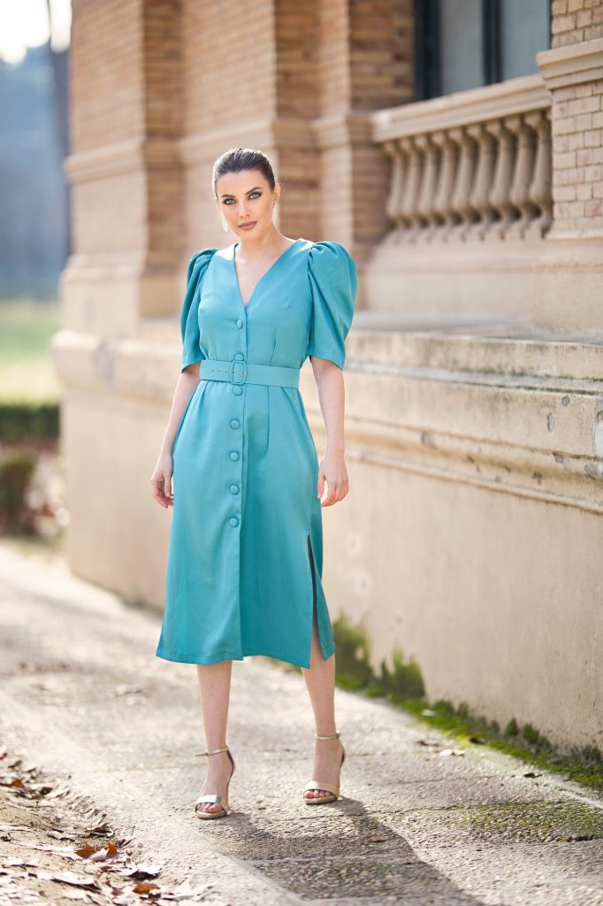 Vestido raso mangas desmontables turquesa