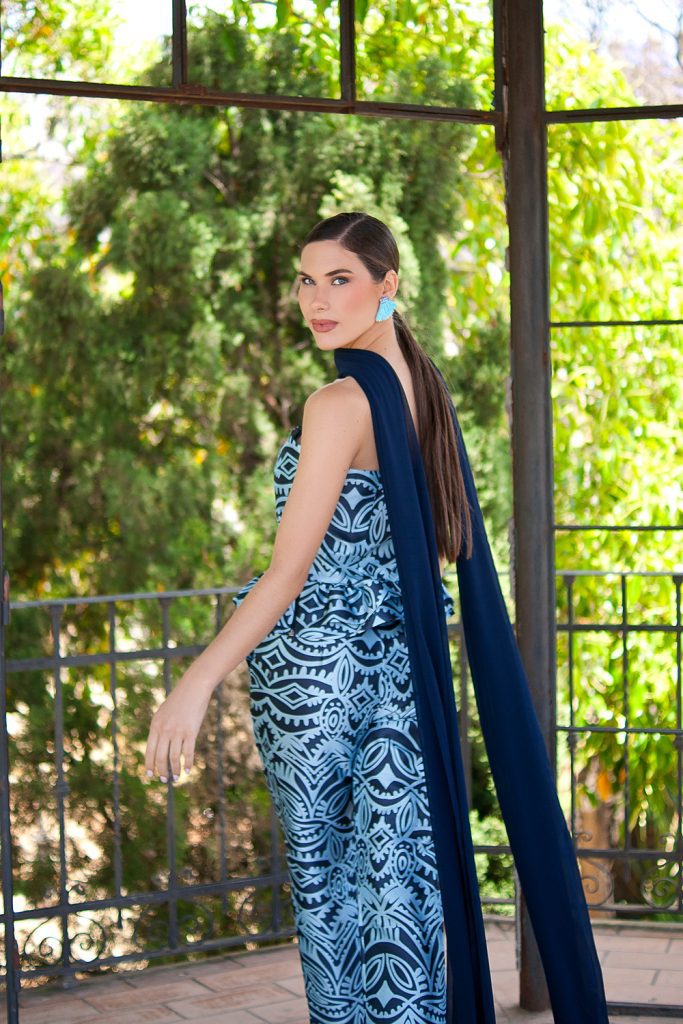 Top palabra de honor volantes estampado azul
