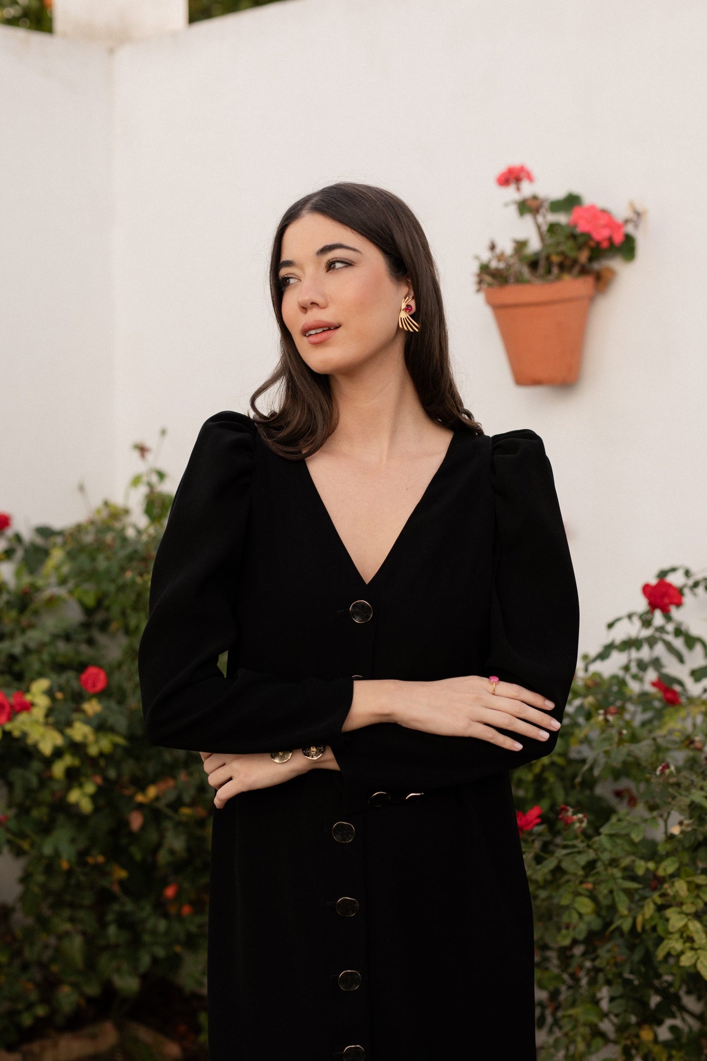 Vestido midi negro con mangas desmontables