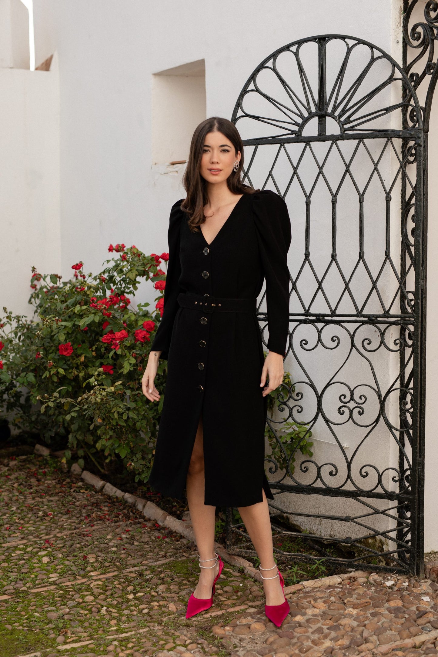Vestido midi negro con mangas desmontables