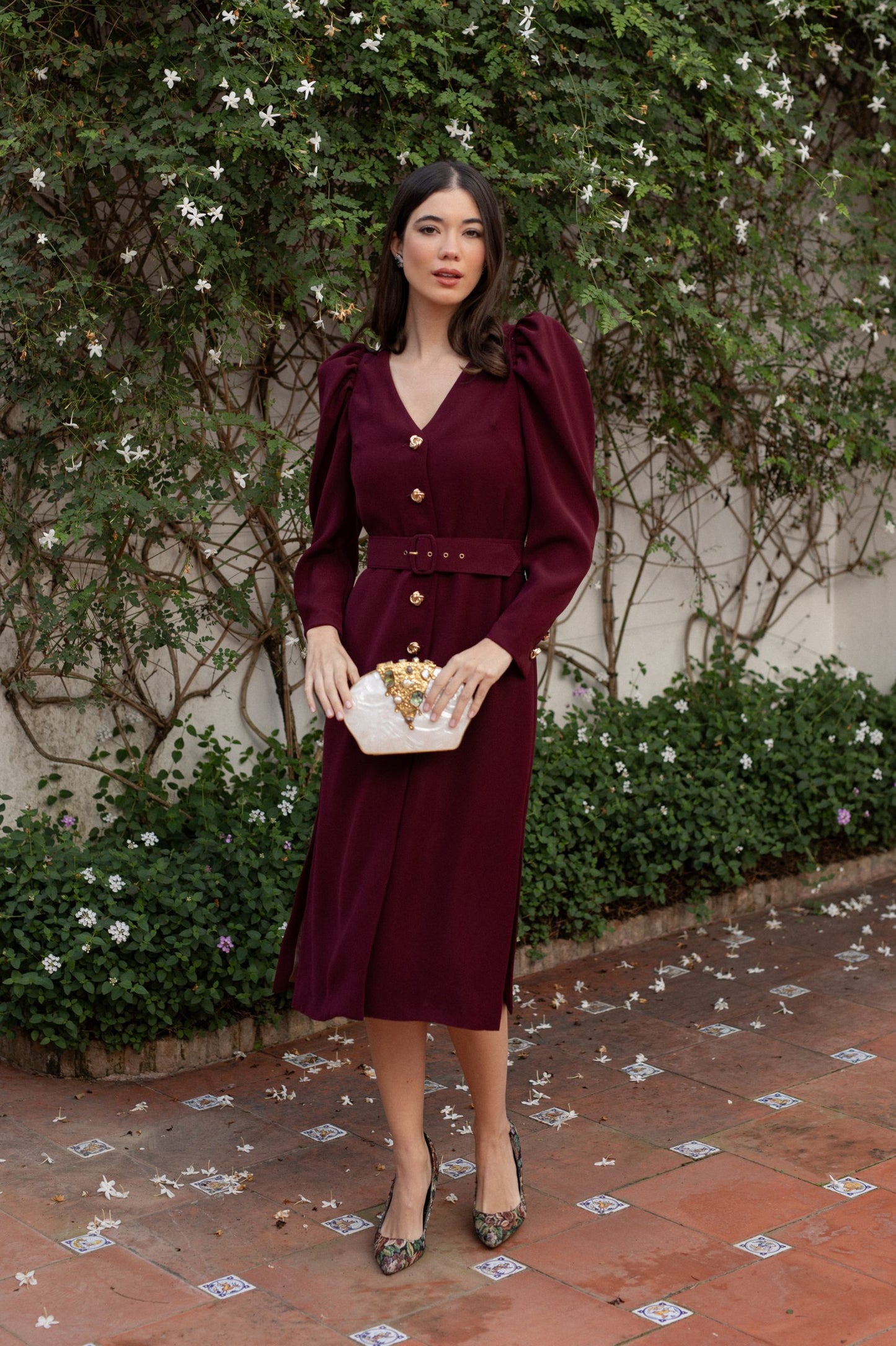 Vestido midi granate con mangas desmontables