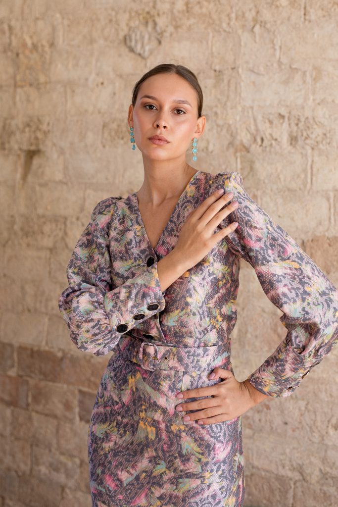 Blusa estampada rosa y gris