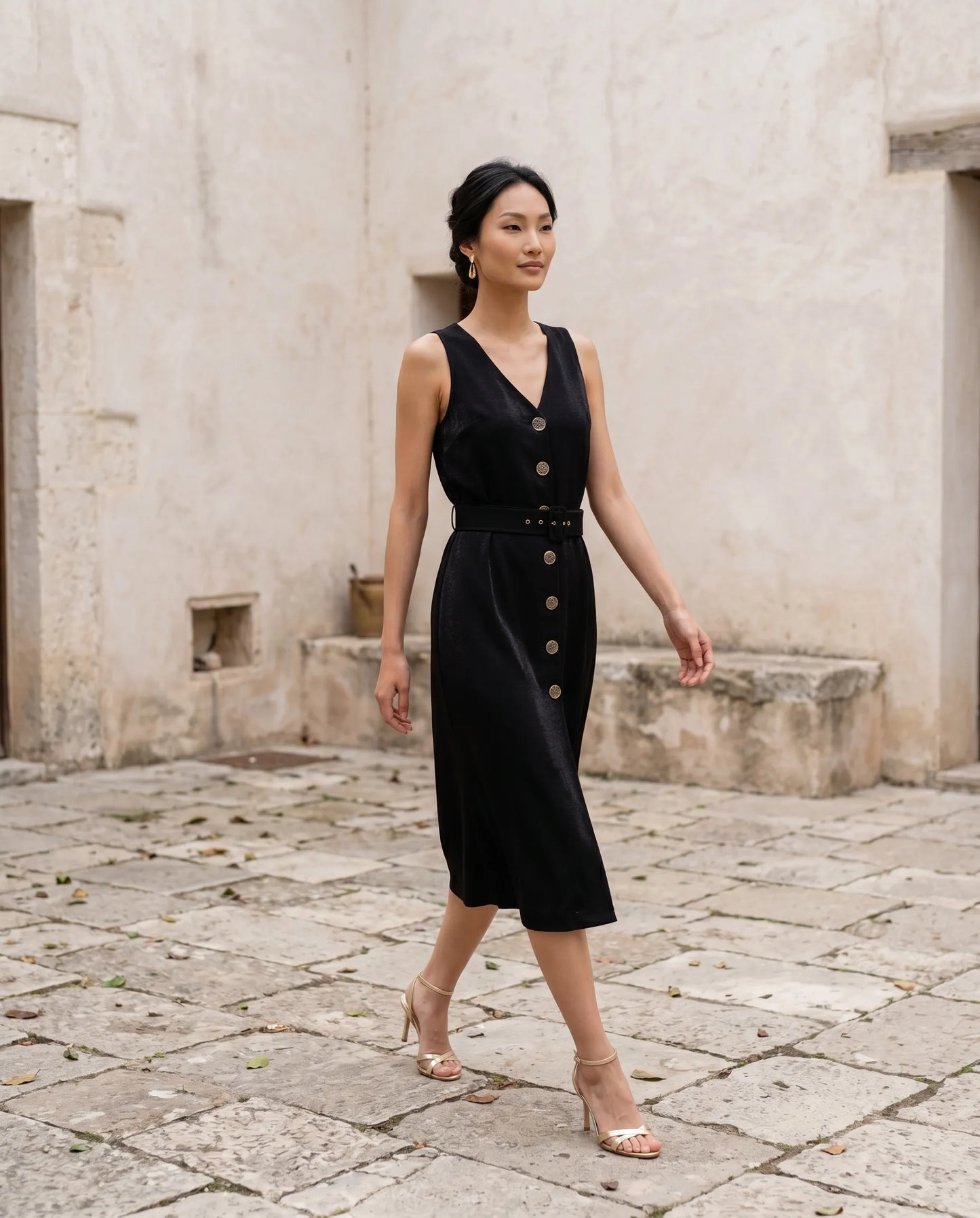 Vestido midi negro con mangas desmontables