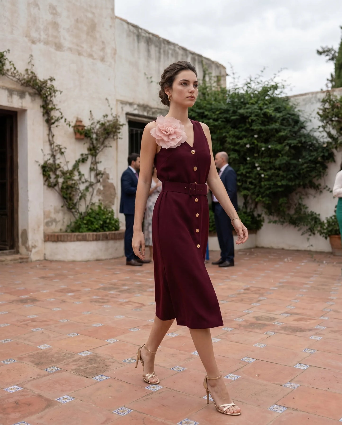 Vestido midi granate con mangas desmontables