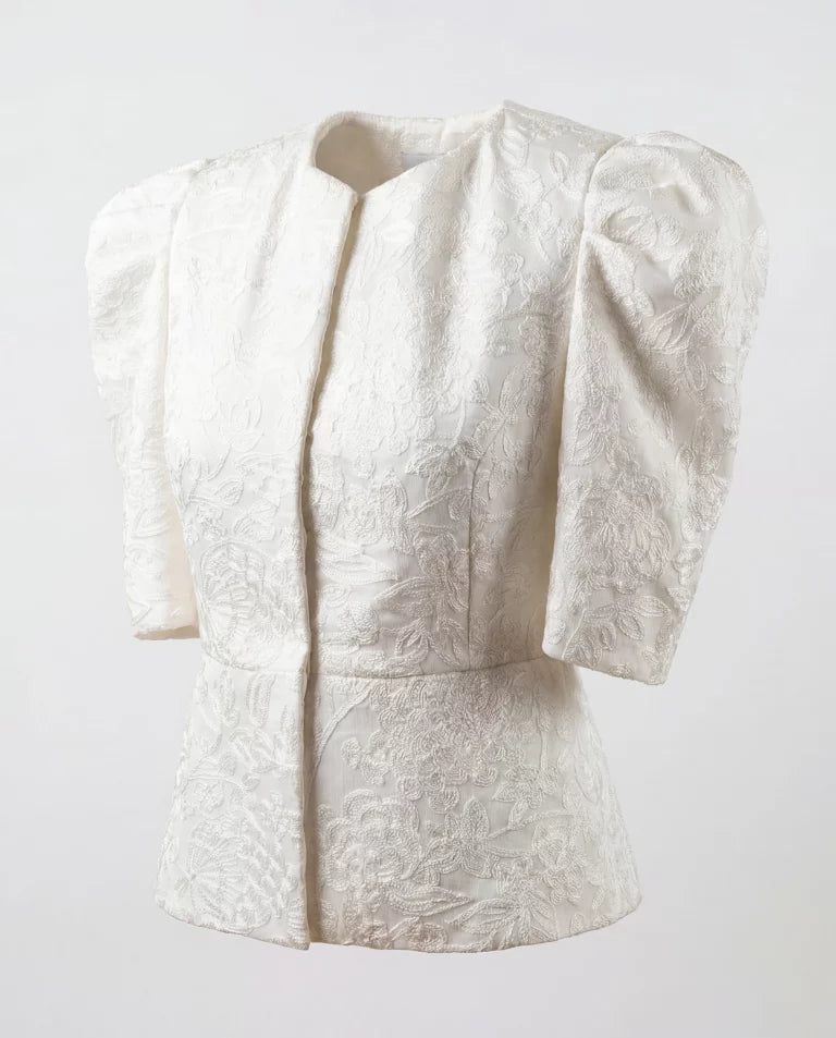 Chaqueta bámbula bordada