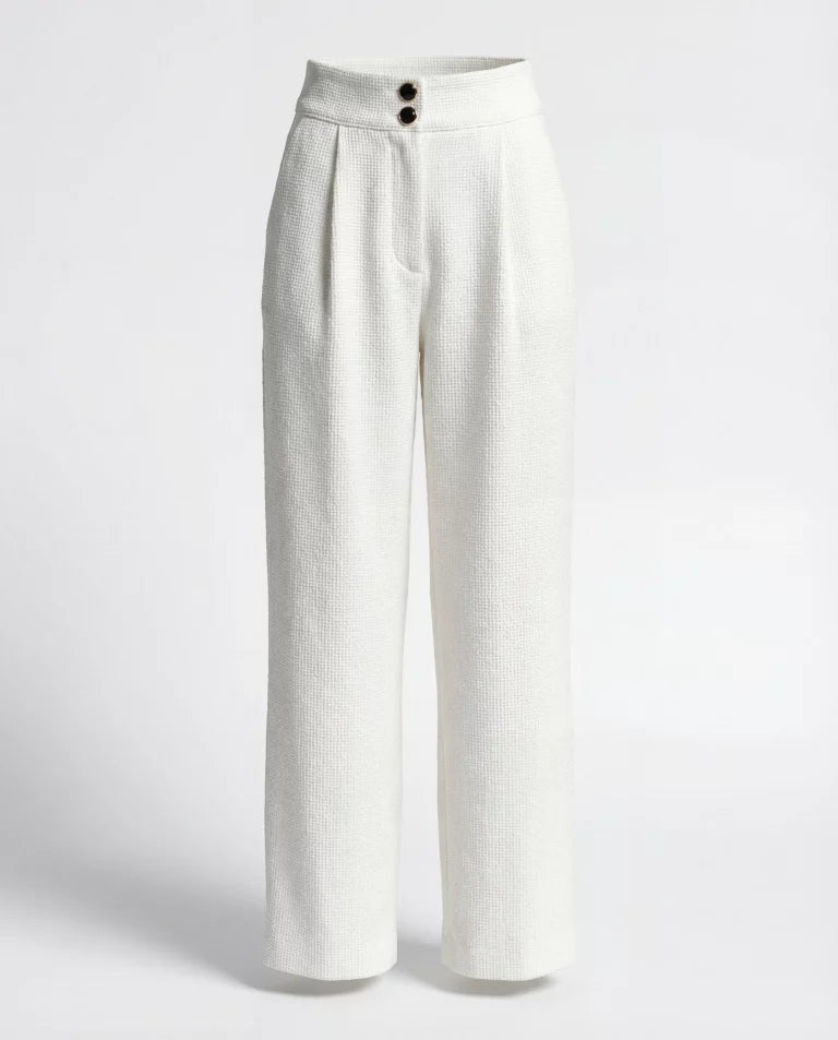 Pantalón recto de tweed blanco con lurex y botón joya